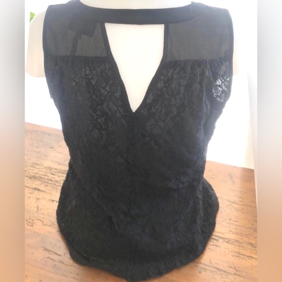 💕Laundry by Shelli Segal black lace sleeveless top with back cutout - Picture 3 of 15